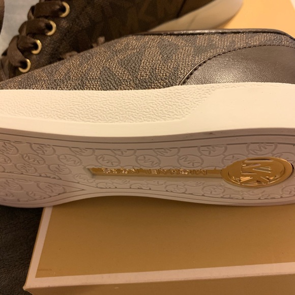 Micheal Kors brown sneakers in a box - Picture 6 of 6